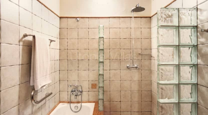 13-Bathroom--Villa-Marrakech-Sitges-Barcelona