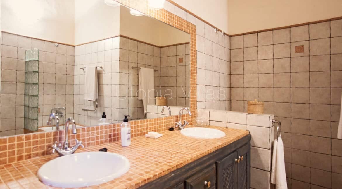 15-Bathroom-Villa-Marrakech-Sitges-Barcelona
