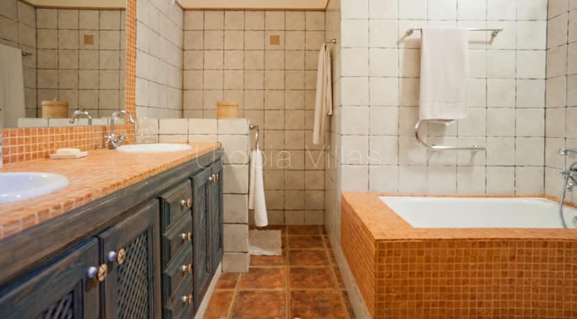 21-Bathroom-Villa-Marrakech-Sitges-Barcelona