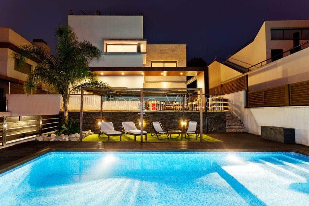 Villas con piscina privada climatizada Claudia Sitges Barcelona