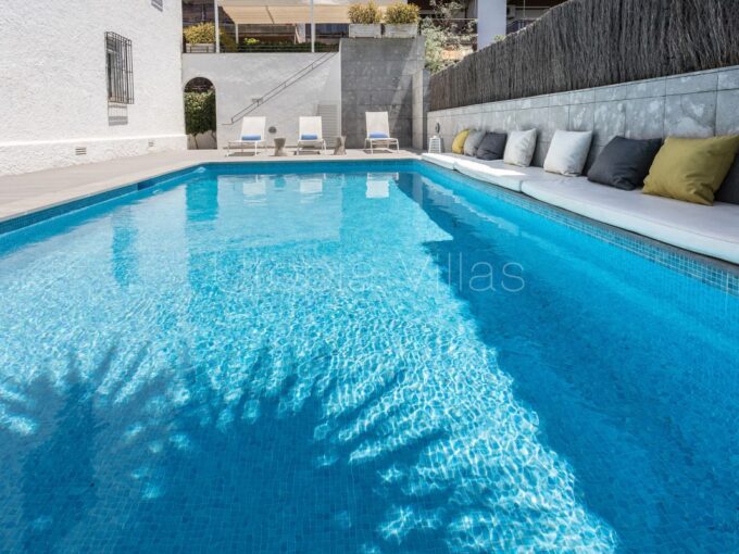 La piscina de Villa Augusta en Vinyet Sitges, Barcelona