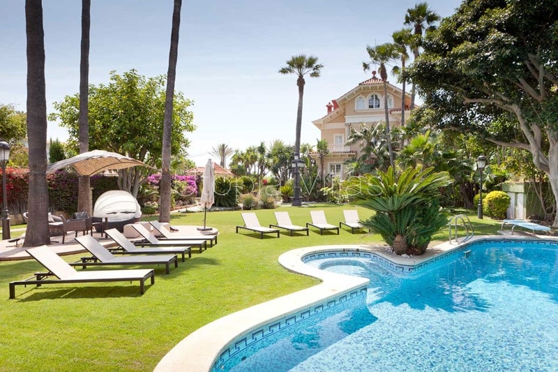 La hermosa piscina de una de las icónicas villas en Europa: Villa Isla Cozumel
