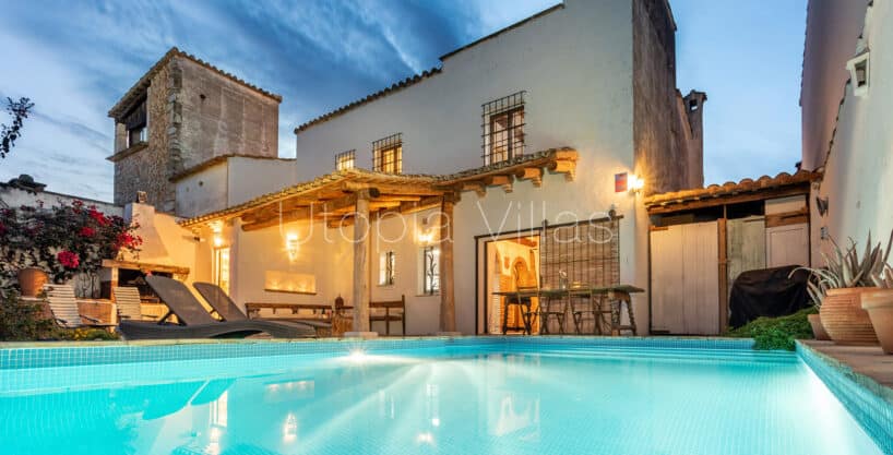 Villa Los Olivos from the outside