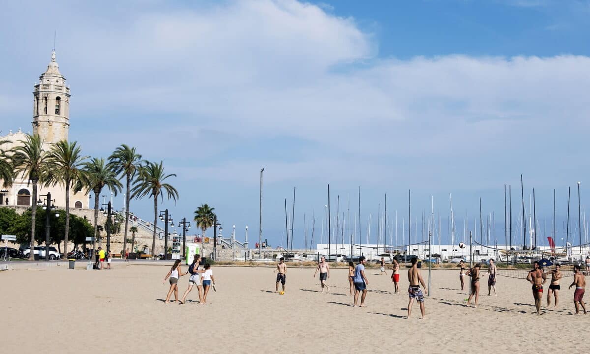 Fragata beach, a popular Sitges beach for all.