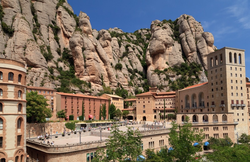 las hermosas montañas y el monasterio de Montserrat